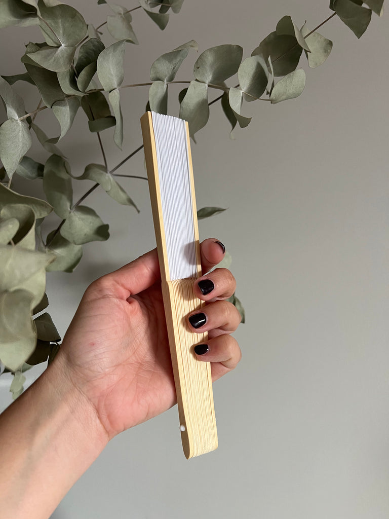 ABANICO BAMBÚ Y PAPEL BLANCO