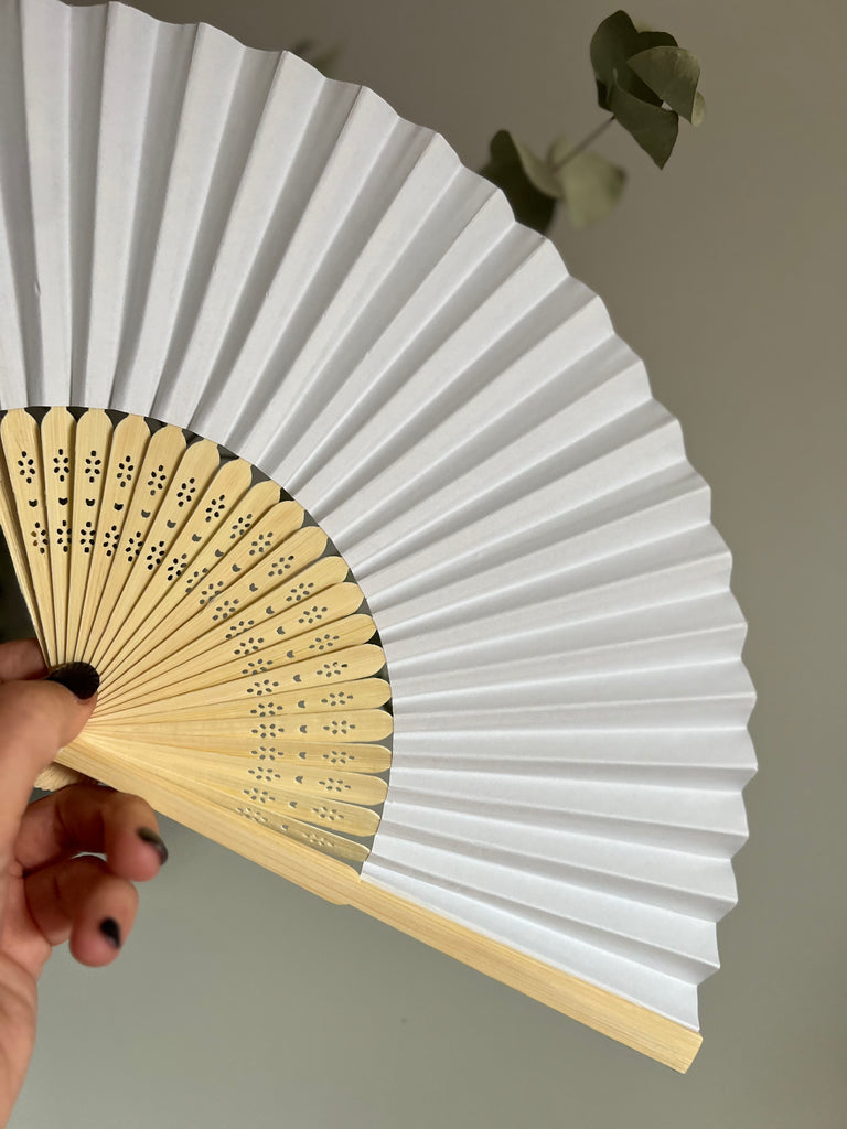 ABANICO BAMBÚ Y PAPEL BLANCO