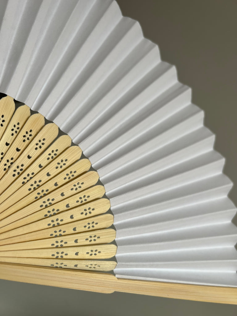 ABANICO BAMBÚ Y PAPEL BLANCO