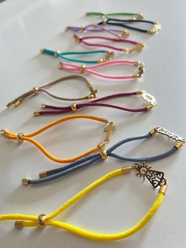 PULSERA GRUESA CON CHARM