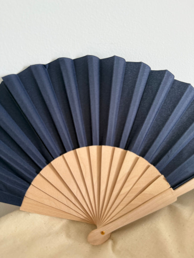 ABANICO MADERA TELA AZUL MARINO