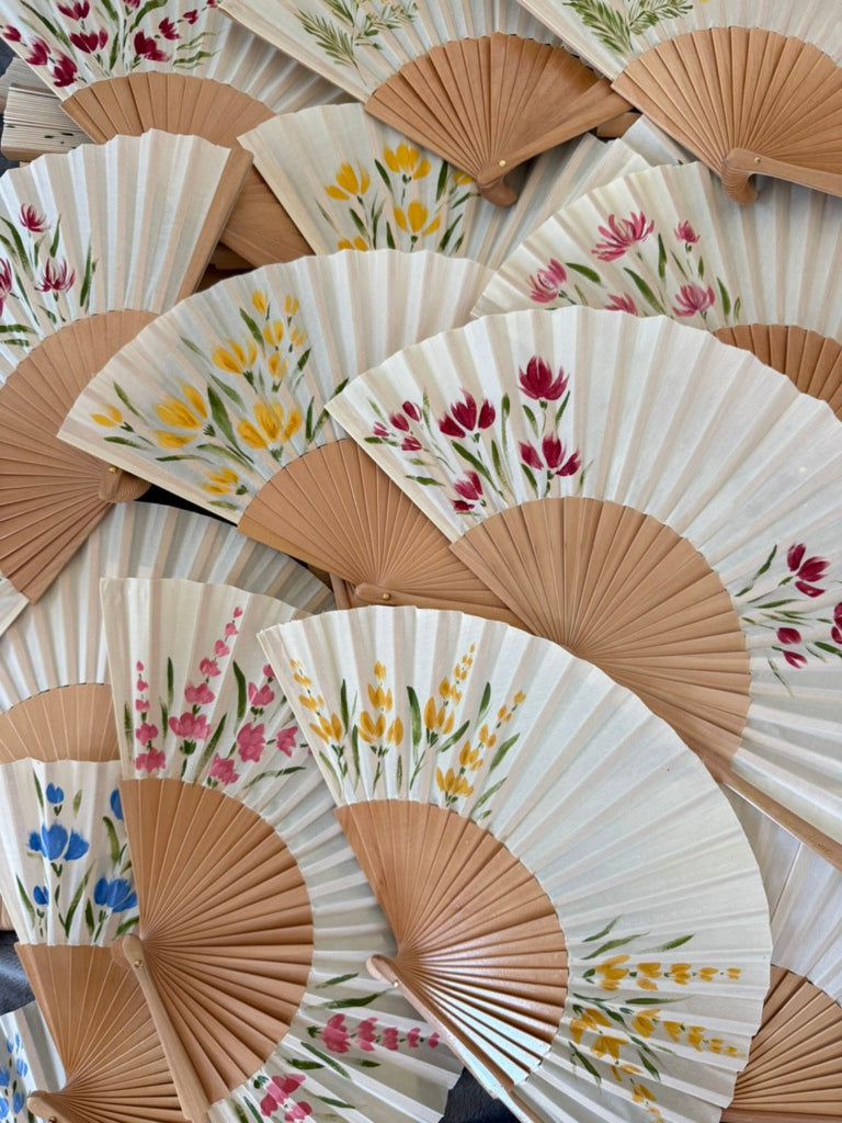 Abanicos lacados pintados a mano – Flores variadas