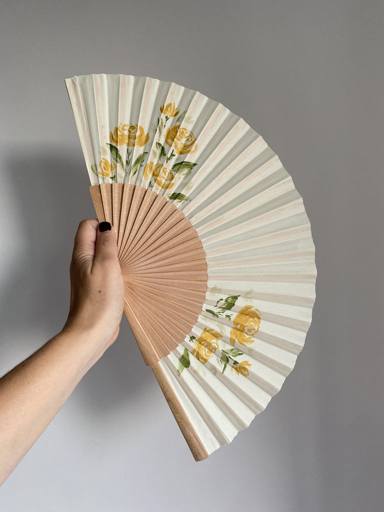 Abanicos lacados pintados a mano – Flores variadas