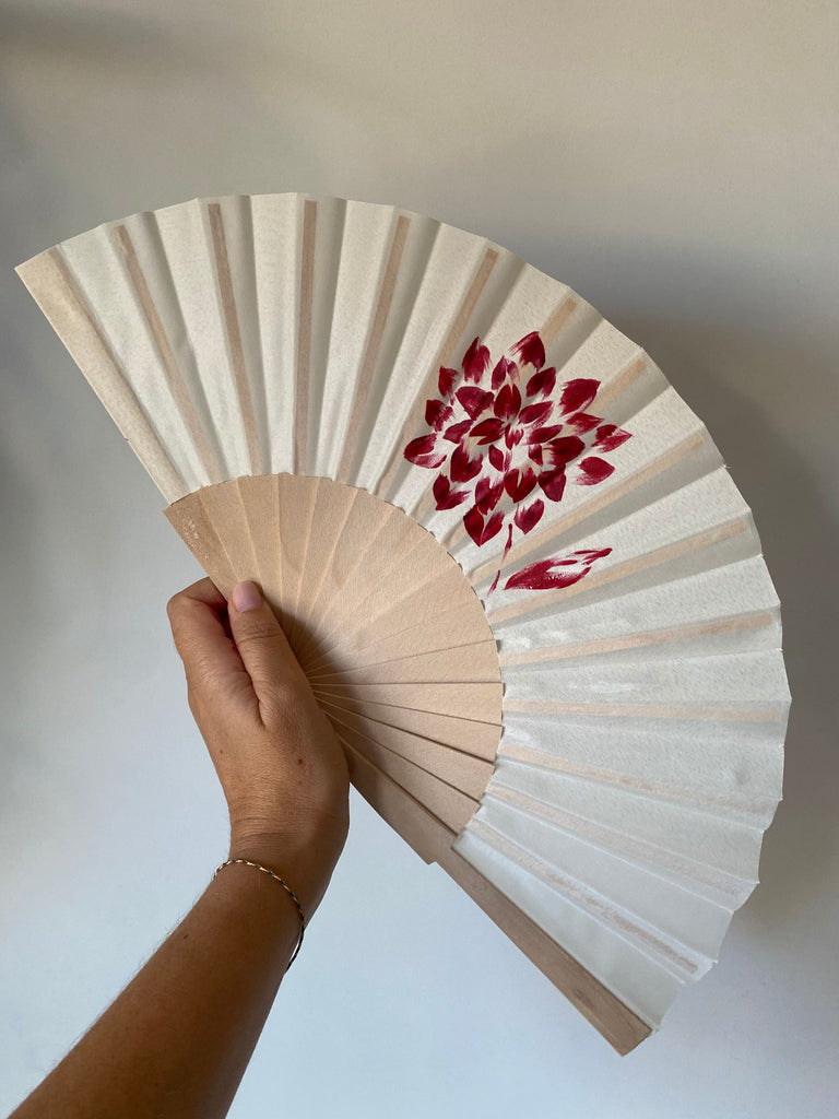 ABANICO PINTADO A MANO – MOTIVO FLORAL VARIADO MONOCOLOR