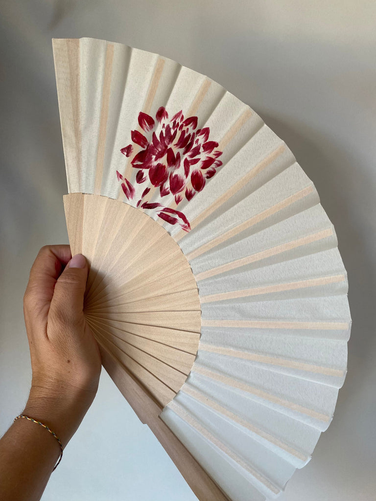 ABANICO PINTADO A MANO – MOTIVO FLORAL VARIADO MONOCOLOR