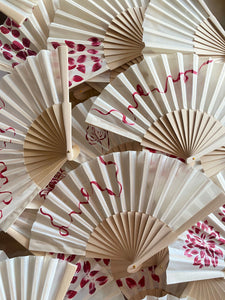 ABANICO PINTADO A MANO – MOTIVO FLORAL VARIADO MONOCOLOR