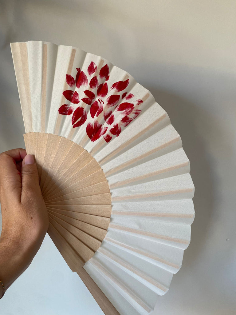 ABANICO PINTADO A MANO – MOTIVO FLORAL VARIADO MONOCOLOR
