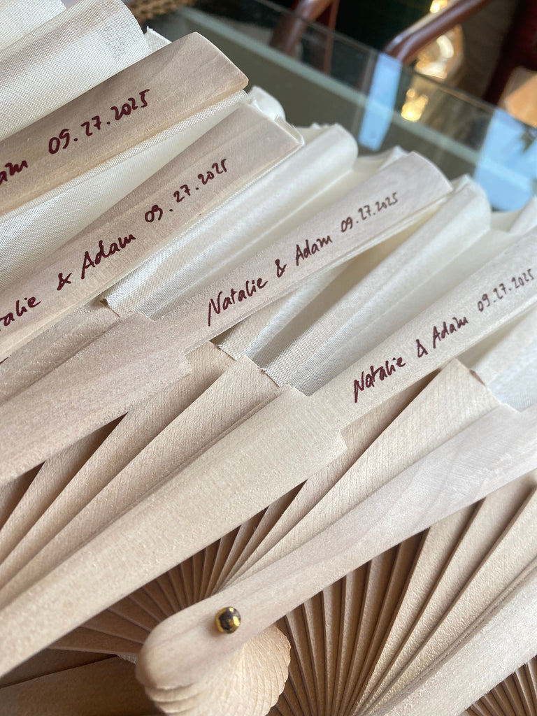 ABANICO PINTADO A MANO – MOTIVO FLORAL VARIADO MONOCOLOR