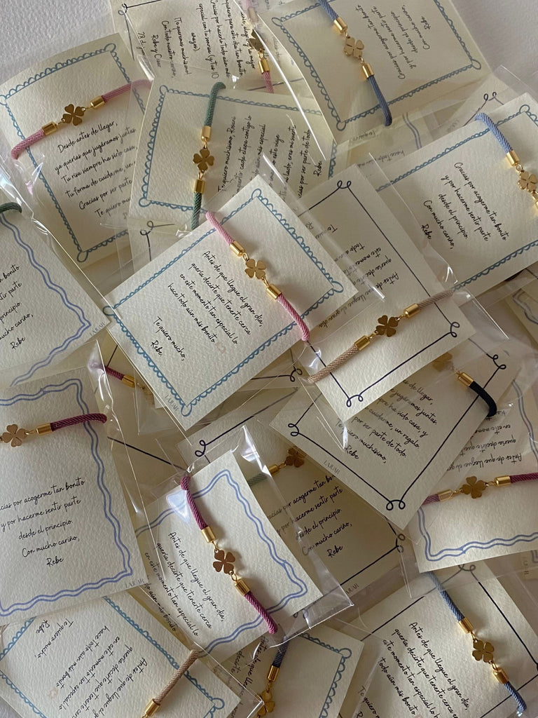 PULSERA GRUESA CON CHARM